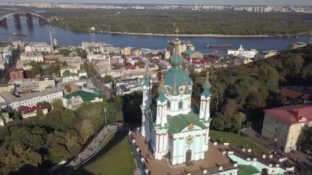 Beroemde Toeristische Plaatsen Kiev Luchtfoto Naar Saint Andrew Kerk Hystorische — Stockvideo