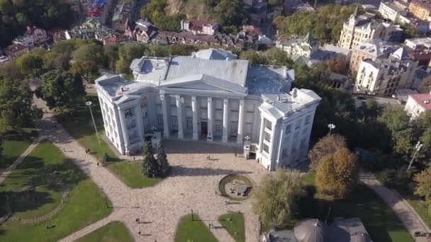 Flygfoto sommar landskap utsikt till Museum of Hystory i Kiev, Ukraina — Stockvideo