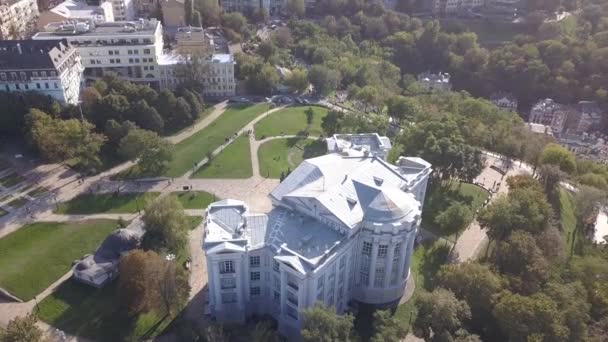 Vue aérienne du paysage estival jusqu'au Musée d'Hystory à Kiev, Ukraine 