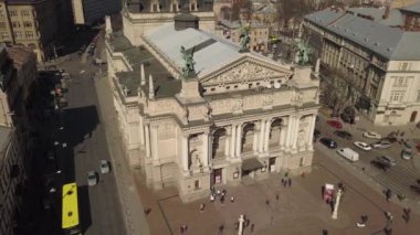Lviv, Ukrayna - 23 Mart 2019: Opera ve Bale Tiyatrosu ve Ukrayna 'nın tarihi merkezi