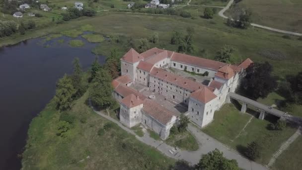 Vista Aérea Para Famosa Paisagem Ucraniana Arruinada Castelo Svirzh Construído — Vídeo de Stock