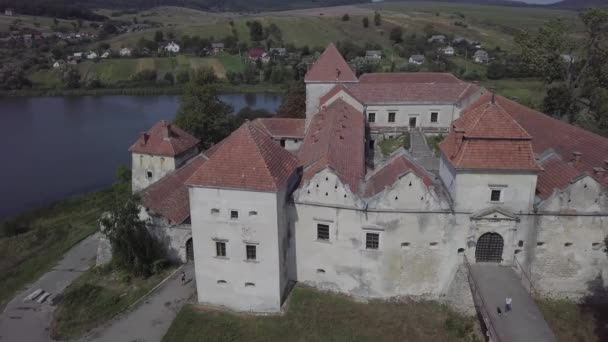 Flygfoto Huvudvy Till Berömda Ukranska Landskap Förstört Svirzh Slott Byggt — Stockvideo