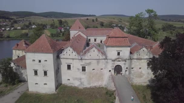 Widok Lotu Ptaka Słynny Ukraiński Krajobraz Zrujnowany Zamek Svirzh Zbudowany — Wideo stockowe