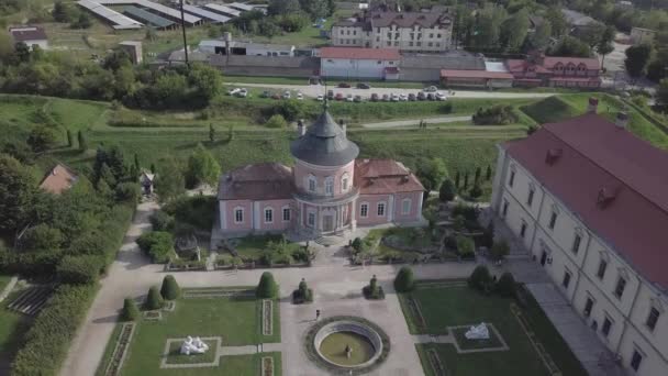 Zolochiv Ucrania Julio 2019 Aerial Beautiful Palace Castillo Jardín Ornamental — Vídeo de stock