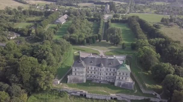 Luftaufnahme Des Berühmten Ukrainischen Sehenswürdigkeiten Alten Zerstörten Palastes Schloss Pidhirci — Stockvideo