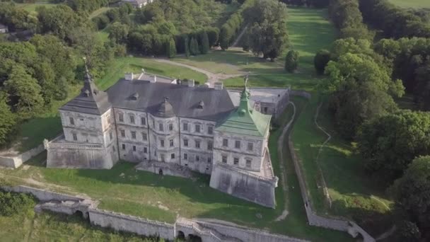 Luchtfoto Uitzicht Beroemde Oekraïense Sightseeing Oude Verwoeste Paleis Kasteel Pidhirci — Stockvideo