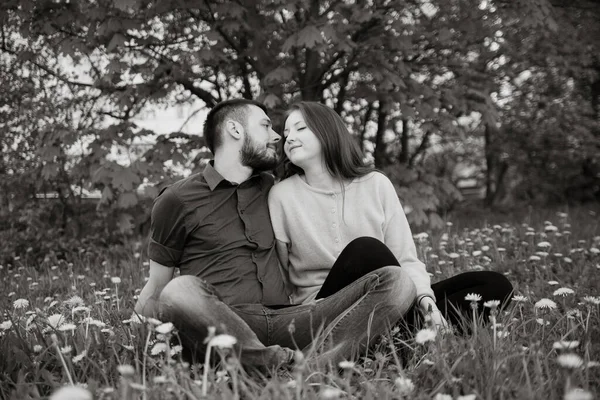 Girl Boyfriend Spring Afternoon Garden — Stock Photo, Image