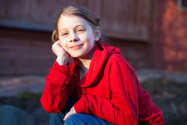 Πορτρέτο Του Επτάχρονου Κοριτσιού Στο Ηλιοβασίλεμα — Φωτογραφία Αρχείου