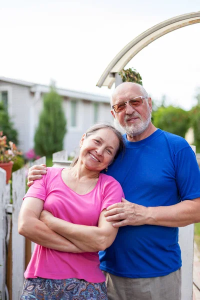 Portrait Cute Older Men Women Gate Country House — Stock Photo, Image