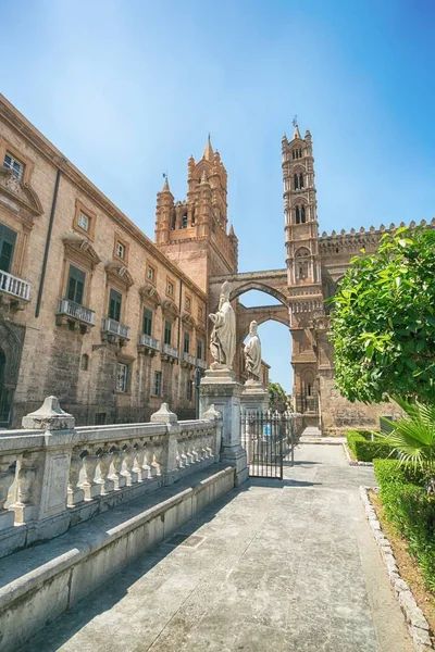 Cattedrale di Palermo (Cattedrale metropolitana dell'Assunzione della Vergine Maria) a Palermo, Sicilia, Italia. Complesso architettonico costruito in stile normanno, moresco, gotico, barocco e neoclassico . — Foto Stock