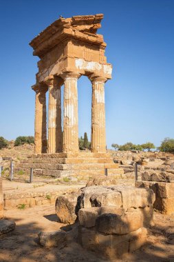 Tapınak, Dioscuri (Castor ve Pollux). UNESCO dünya mirası. Tapınaklar Vadisi. Agrigento, Sicilya, İtalya