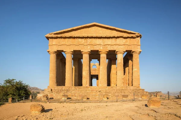 Temple of Concordia in the Valley of the Temples in Agrigento — Stok fotoğraf