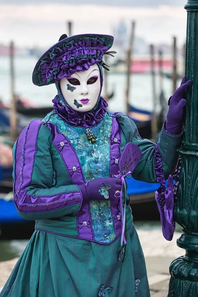 Carneval mask in Venice - Venetian Costume — Stock Photo, Image