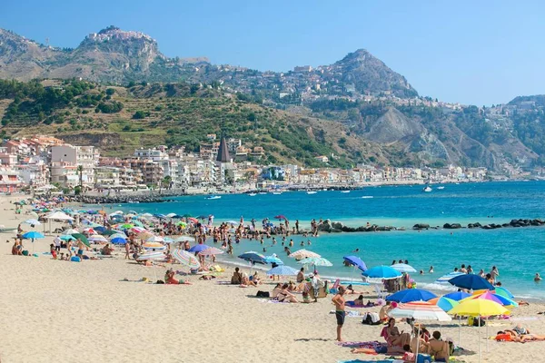 Пляжу в Джардіні-Наксос, Сицилія — стокове фото