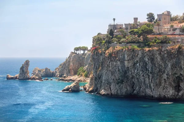 Famosa costa dell'Isola Bella in Sicilia — Foto Stock