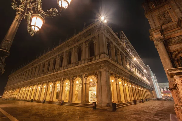 Piazza San Marco v noci, Benátky, Itálie — Stock fotografie