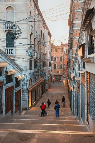 Stairways famous Rialto Bridge in Venice — Stock Photo, Image