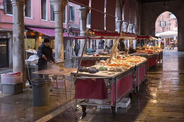 Mariscos en el mercado de pescado —  Fotos de Stock