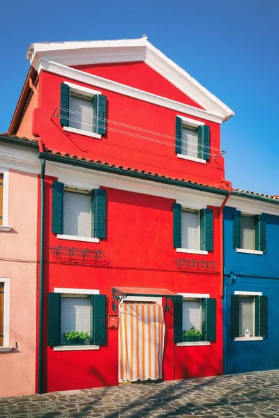 Burano (Venedig ön) färgstarka stad i Italien — Stockfoto