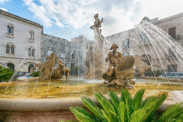 La fuente de Diana en Siracusa — Foto de Stock