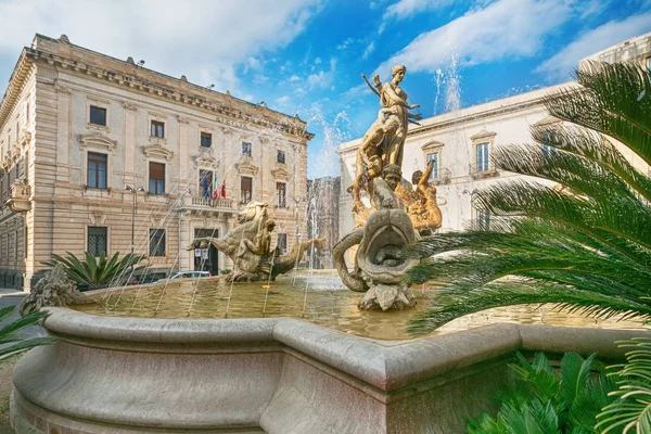 The fountain of Diana in Syracuse — Stock Photo, Image