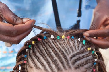 Örgülü örgüler.