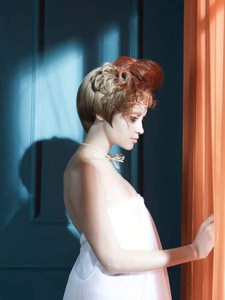 Дама з рудим волоссям — стокове фото