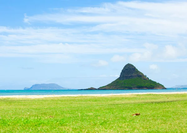 Sombrero chino, islote Mokoli 'i cerca de Kaneohe, Kualoa Regional Pa —  Fotos de Stock