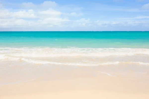 Hermosa Clara Azul Aguamarina Olas Del Océano Con Mar Playa —  Fotos de Stock