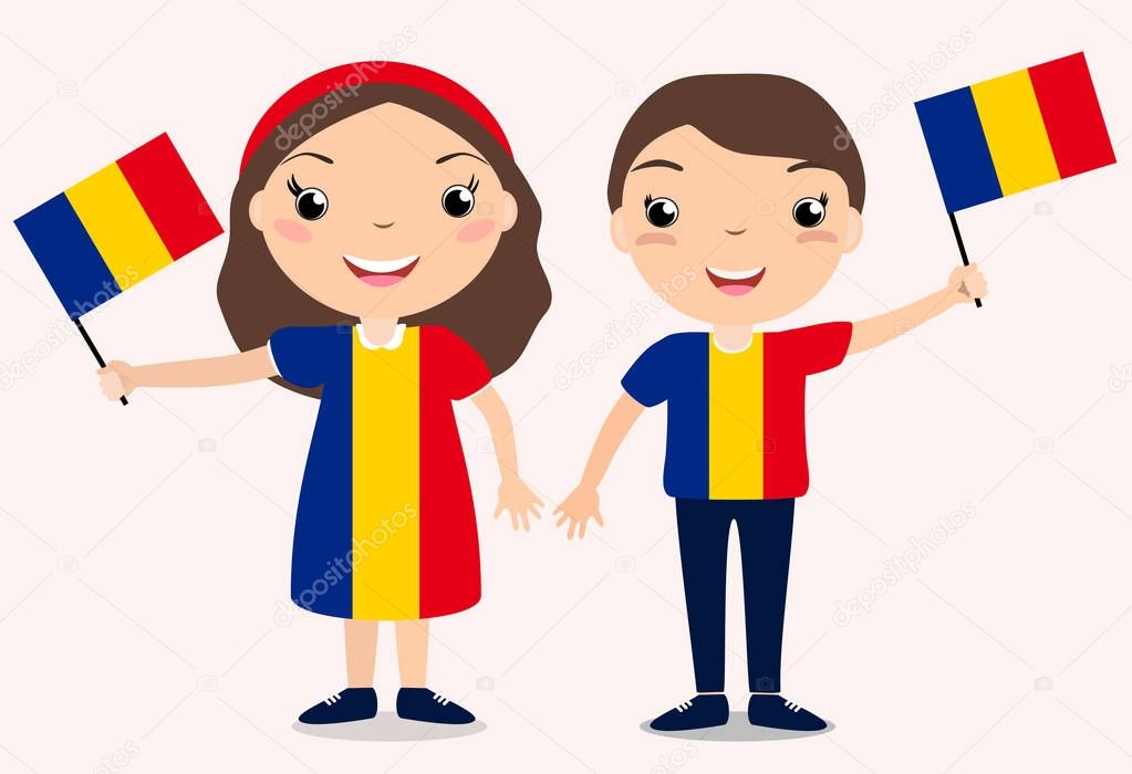 Chilldren sonriente, niño y niña, sosteniendo una bandera de Rumania ...
