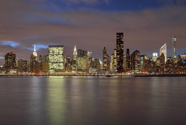 A night view of the Manhattan skyline.