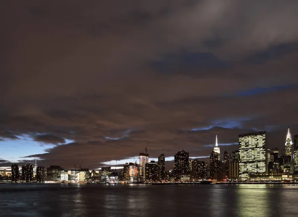 Manhattan bei Nacht. — Stockfoto