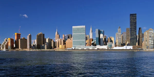 Midtown Manhattan'ın güneşli gün. — Stok fotoğraf