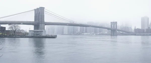 Brooklyn Bridge at fog. — Stock Photo, Image