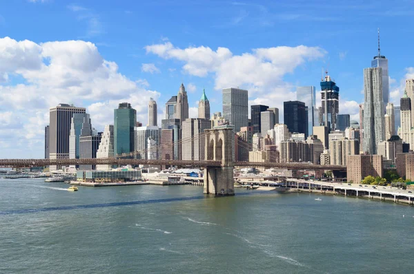 Manhattan op zonnige dag. — Stockfoto