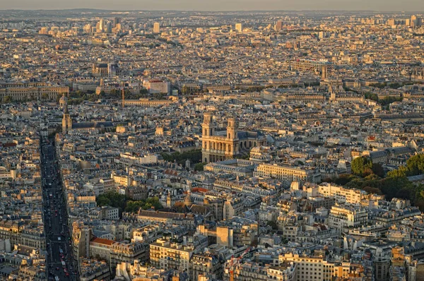 Puesta de sol sobre un París . — Foto de Stock