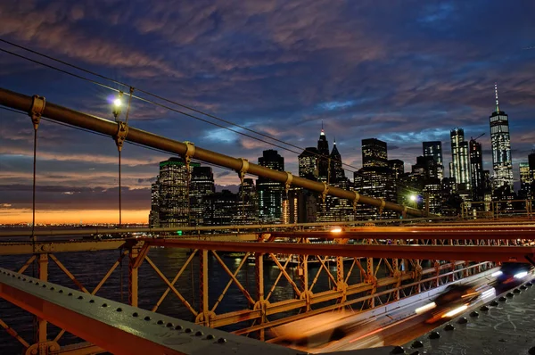 Pôr-do-sol sobre Manhattan . — Fotografia de Stock