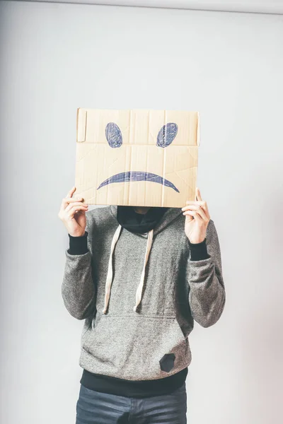 Junger Mann Mit Einem Bild Eines Traurigen Smileys — Stockfoto