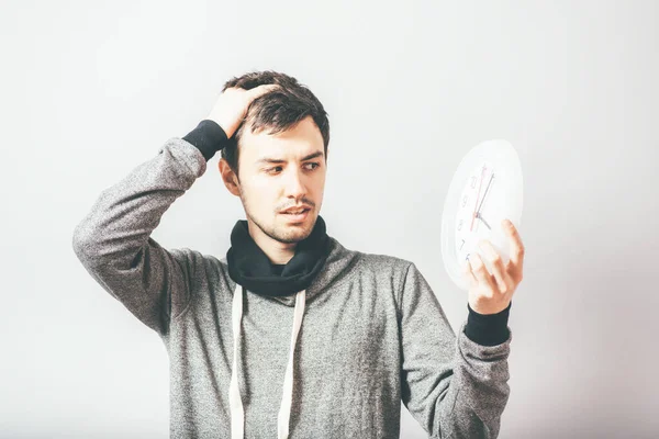 Geschäftszeit Geschäftsmann Hält Und Zeigt Auf Eine Große Uhr — Stockfoto