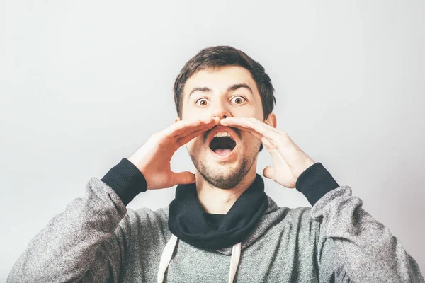 Cara Chamando Alguém Foto Estúdio Fundo — Fotografia de Stock