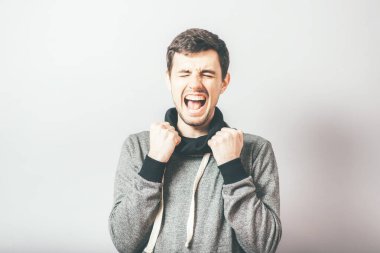 Mutlu iş adamı başarısından dolayı