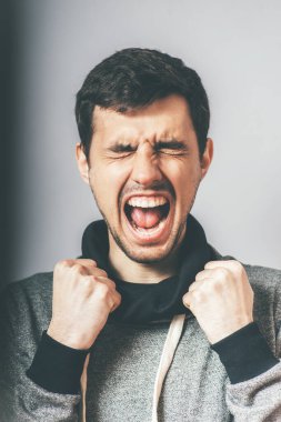 Mutlu iş adamı başarısından dolayı