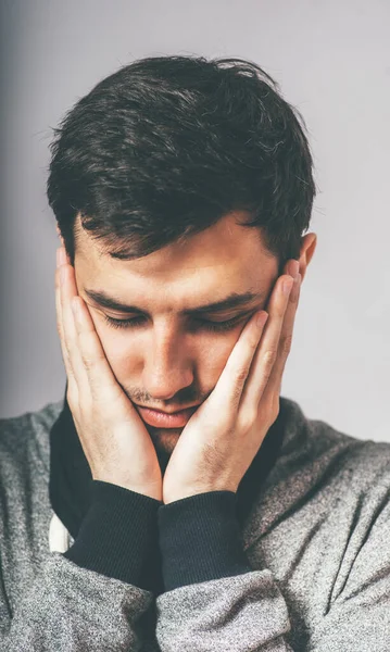 Homem Triste Foto Estúdio Fundo — Fotografia de Stock