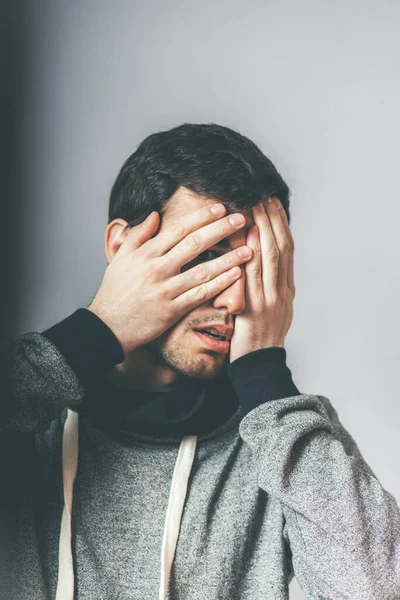 Uomo Affari Che Copre Gli Occhi — Foto Stock