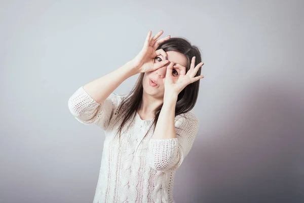 Chica Hace Brazos Prismáticos — Foto de Stock