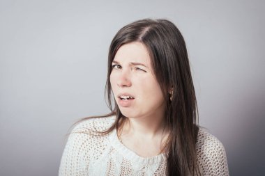 Bir göz kırpan kız