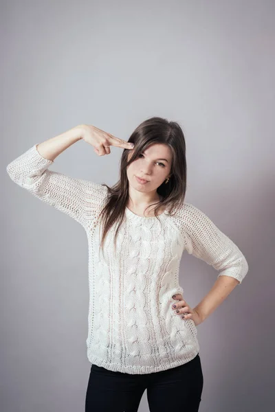 Ragazza Indicando Sua Testa — Foto Stock