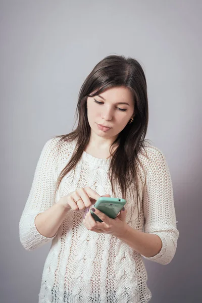 Chica Con Teléfono Móvil —  Fotos de Stock