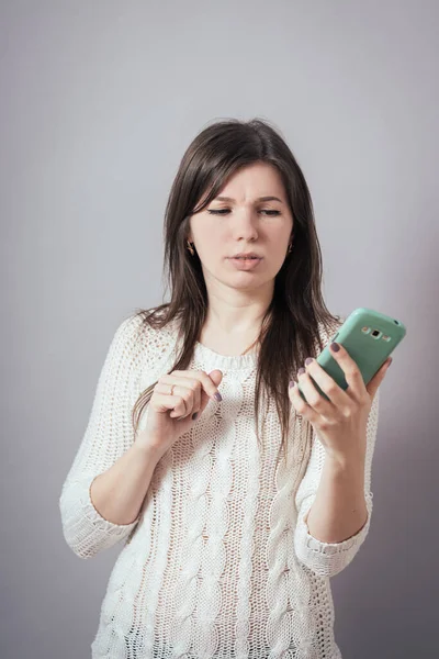 Meisje Met Een Mobiele Telefoon — Stockfoto