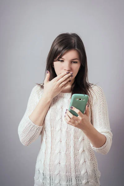 Chica Con Teléfono Móvil —  Fotos de Stock